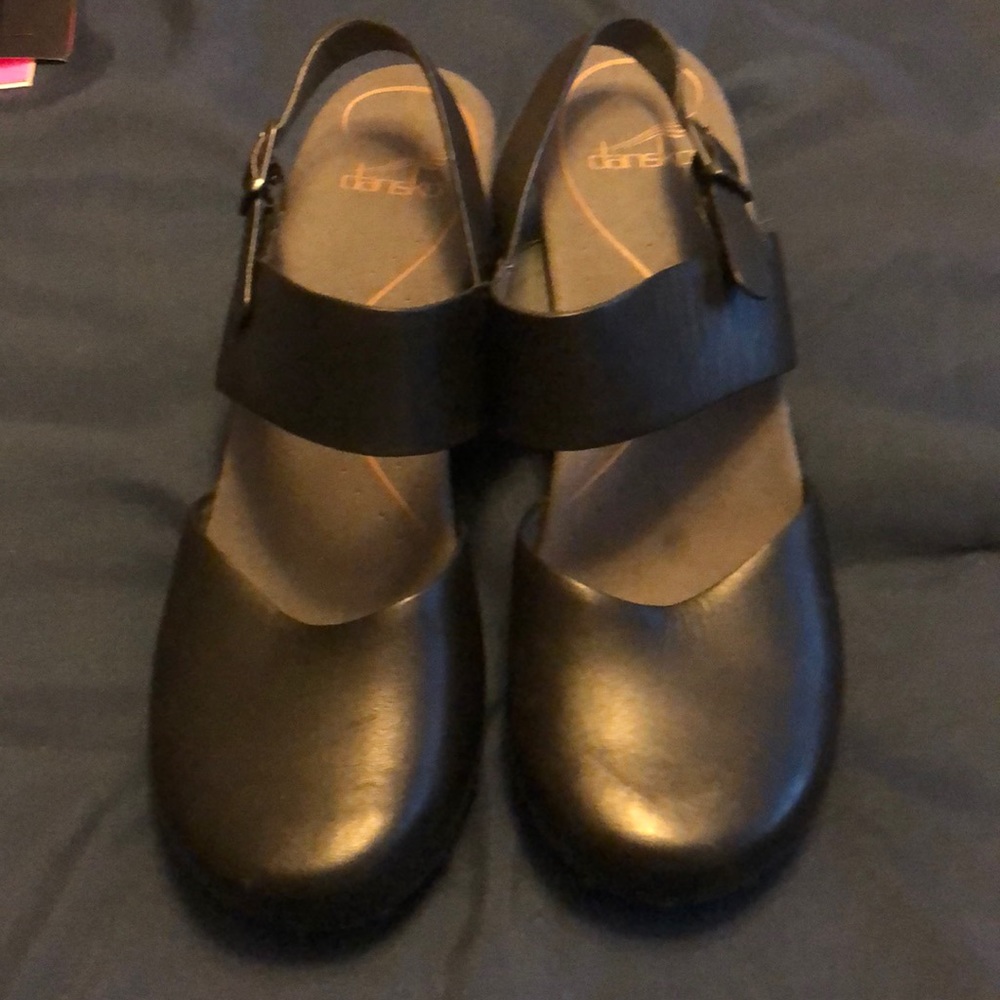 Dansko Taci Closed toe sandal